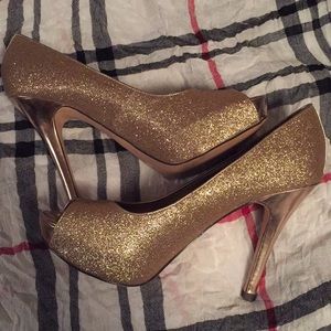 Gold Jacqueline Ferrar heel used once size 8 1/2